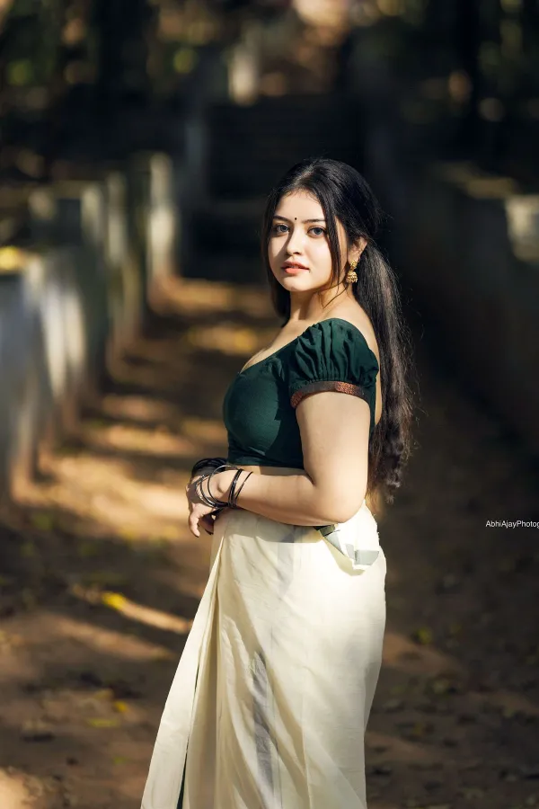 Gopika Keerthy Stills: The Influencer Sizzles in Ethnic Wear