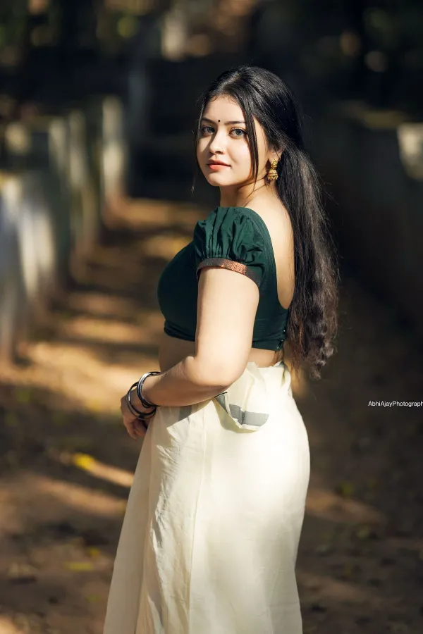 Trending Now: Gopika Keerthy in Bold and Beautiful Saree Look