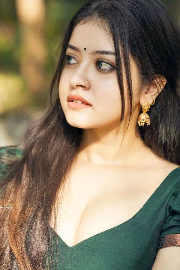 Gopika Keerthy Continues to Wow Fans with Sizzling Saree Portraits