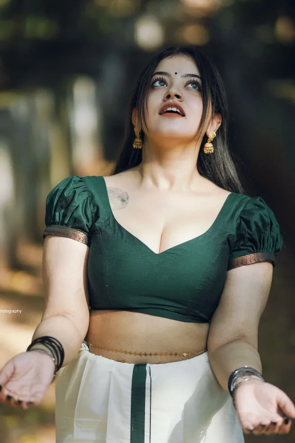 Unseen Photos of Gopika Keerthy from Her Viral Kerala Saree Shoot