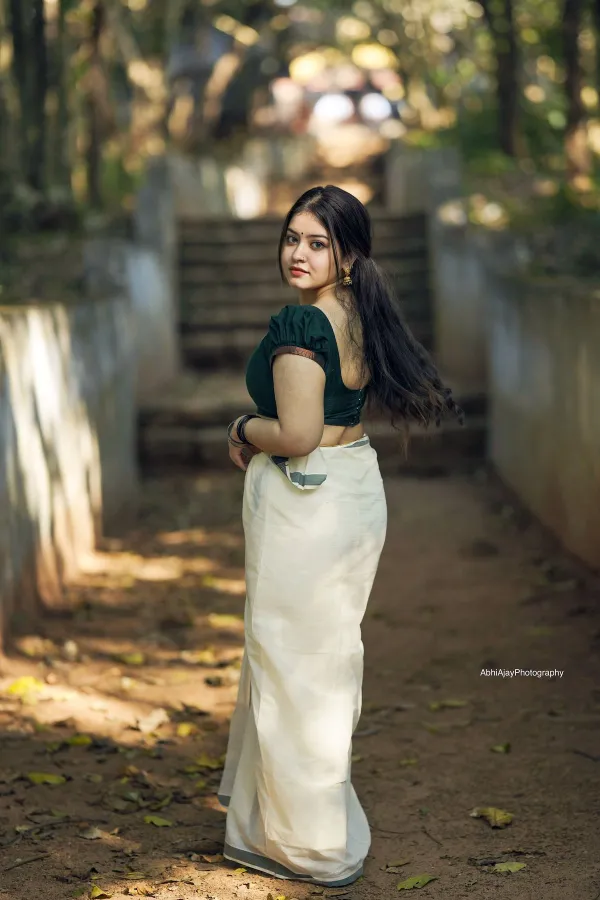 Instagram Influencer Fashion: Gopika Keerthy Rocks the Traditional Saree Look