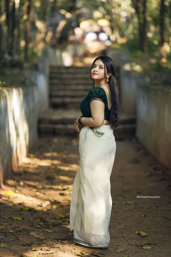 Fans Go Crazy Over Gopika Keerthy's Bold Saree Fashion