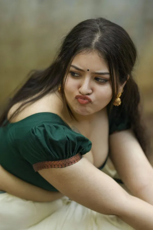 Viral Photos: Gopika Keerthy Bold & Sizzling Saree Avatar