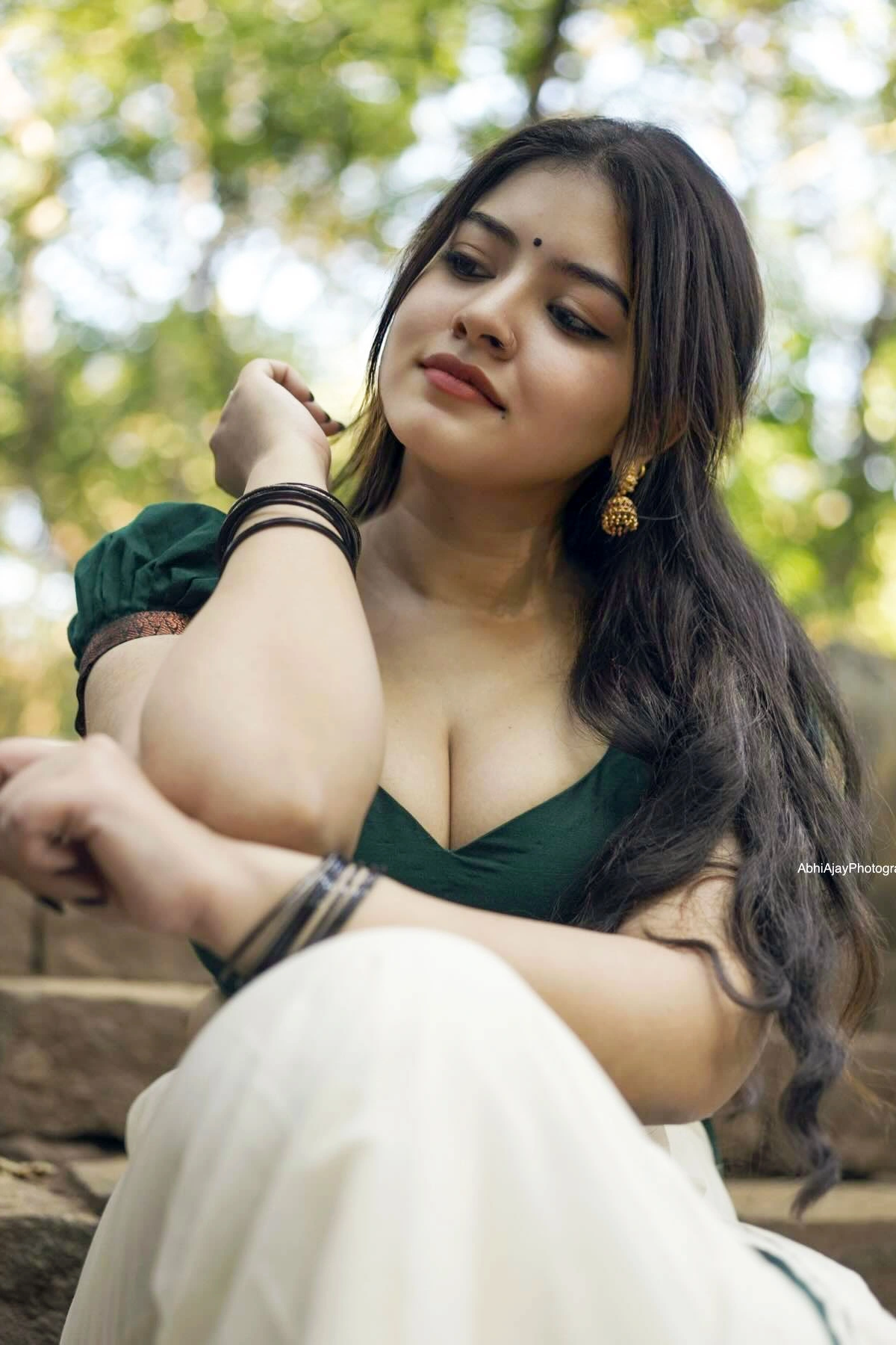 Gopika Keerthy Redefines Traditional Fashion in Green & Cream Saree