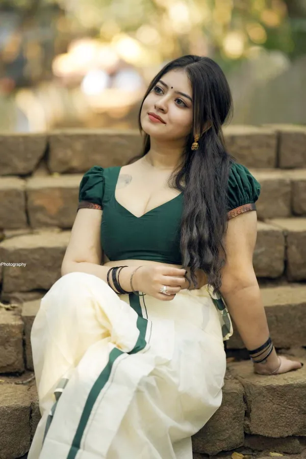 SM Influencer Gopika Keerthy Viral Saree Photoshoot Takes Over