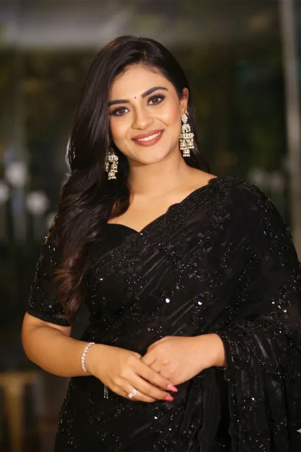 Nayan Sarika Stills in Black Sequin Saree at Rakasa Pre-Release