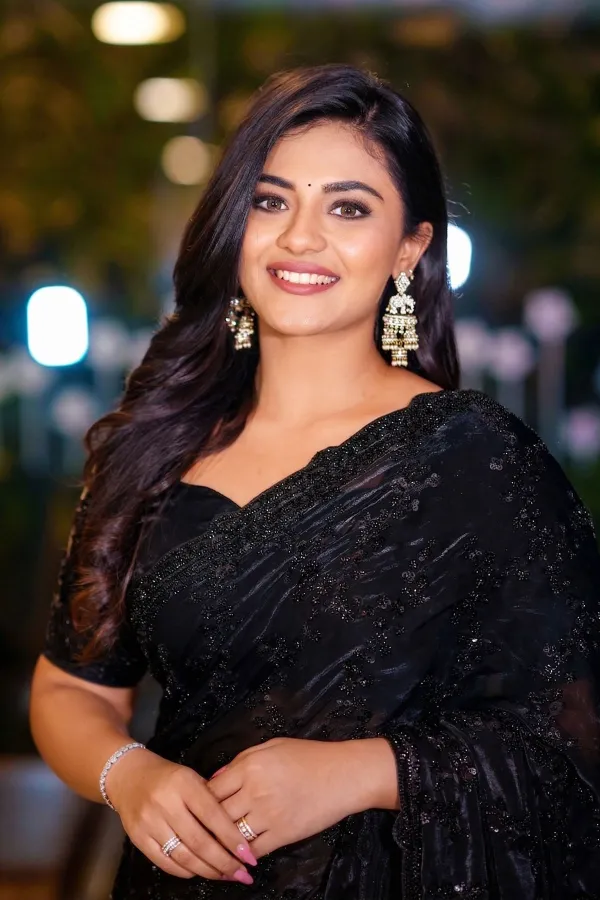 Rakasa Pre-Release Event: Nayan Sarika in Black Embroidered Saree