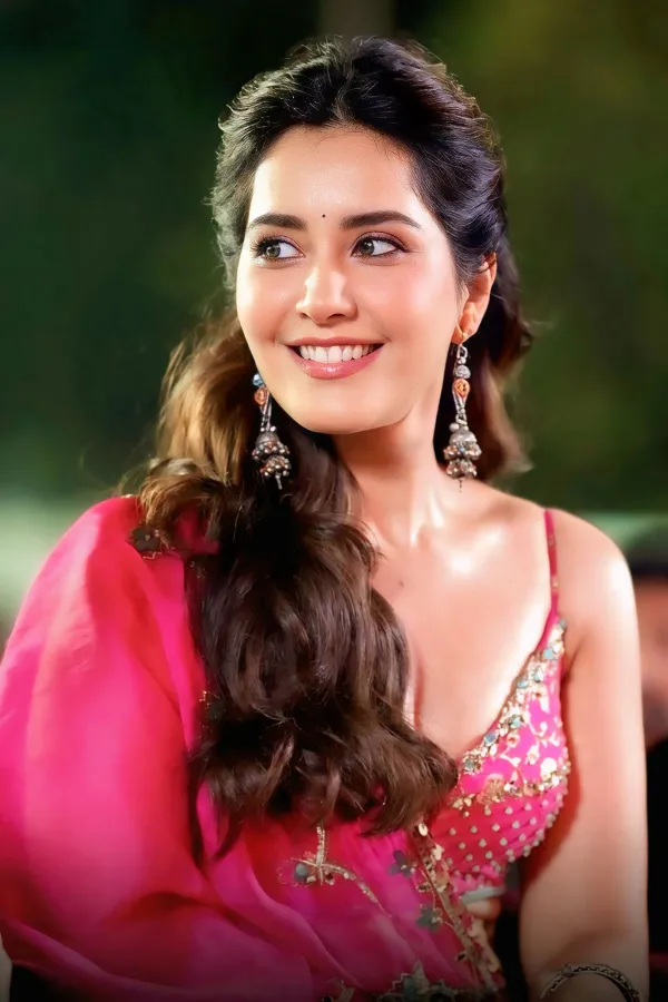 Ustaad Bhagat Singh Leading Lady Raashii Khanna in Ethnic Style
