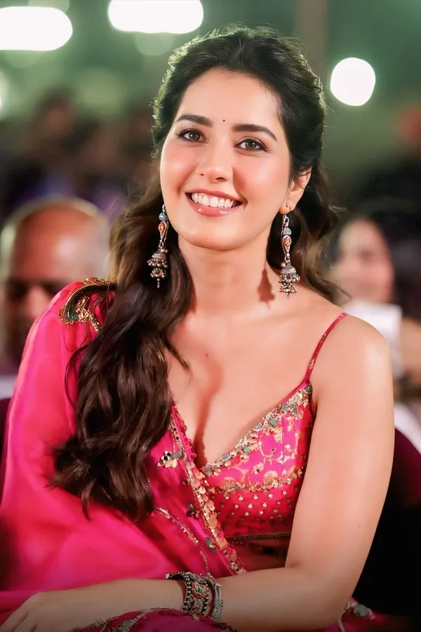 Viral Stills: Raashii Khanna in Rani Pink Mahima Mahajan Lehenga Look