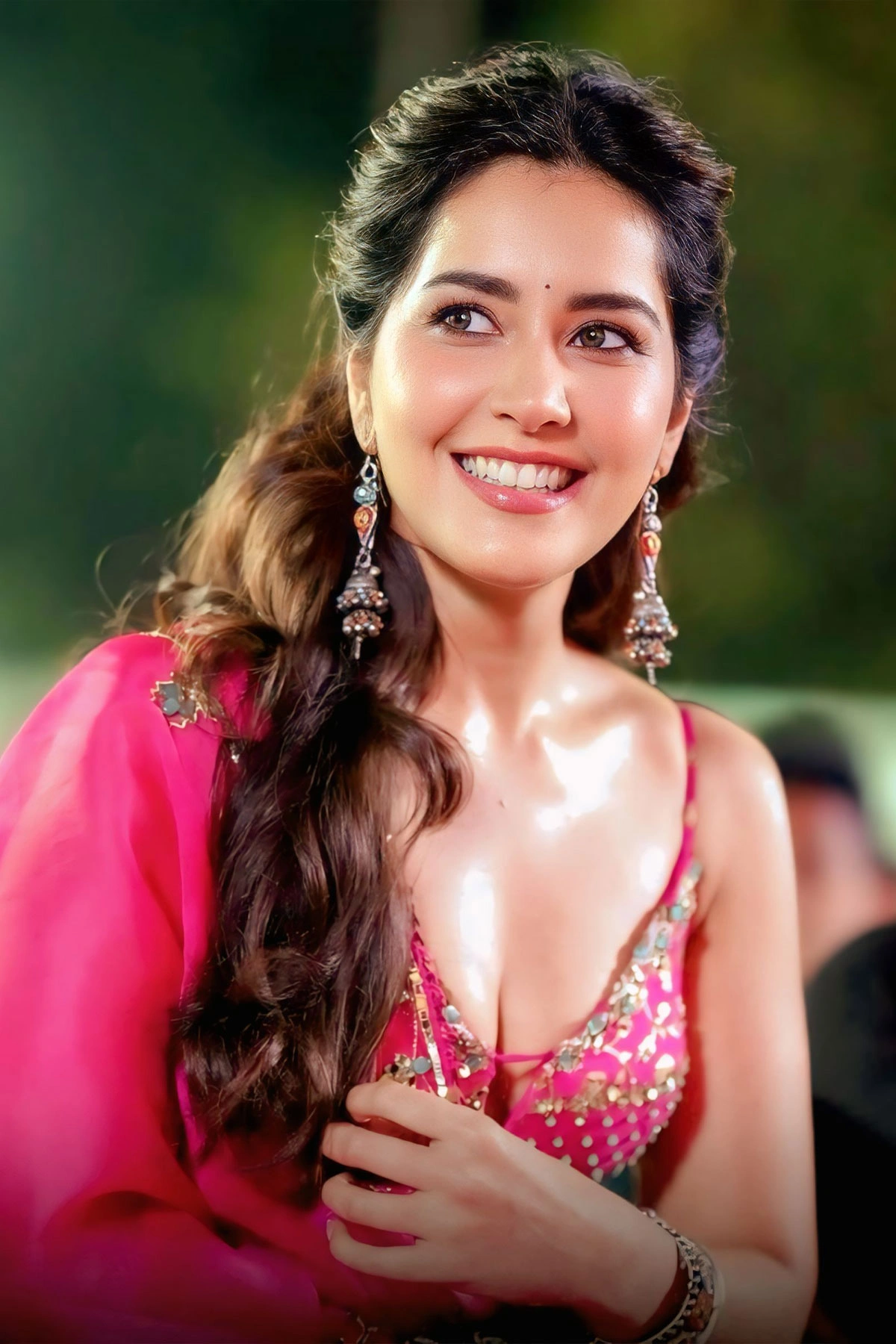 Raashii Khanna Radiates Festive Glamour in Rani Pink Outfit