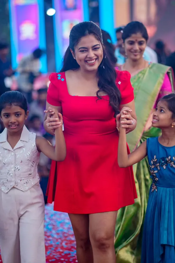 Siddhi Idnani Channels Doll-Like Elegance in Red Puff Sleeve Dress