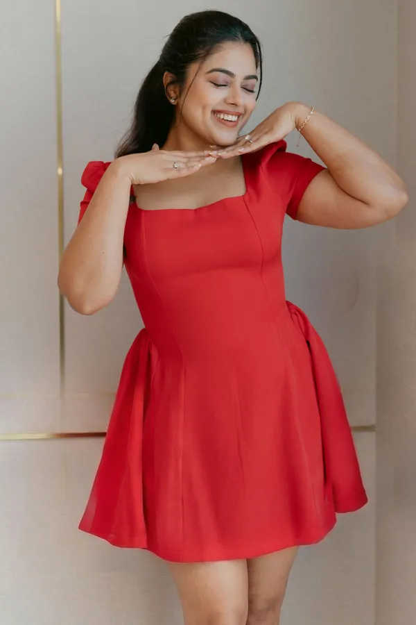 Siddhi Idnani Romantic Square Neckline Dress Sets Internet Ablaze