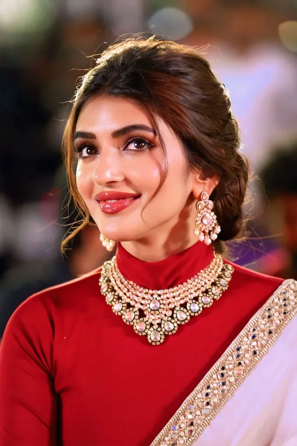 Sreeleela Fashion at Ustaad Bhagat Singh Pre Release | Ivory Silk Saree With Gold