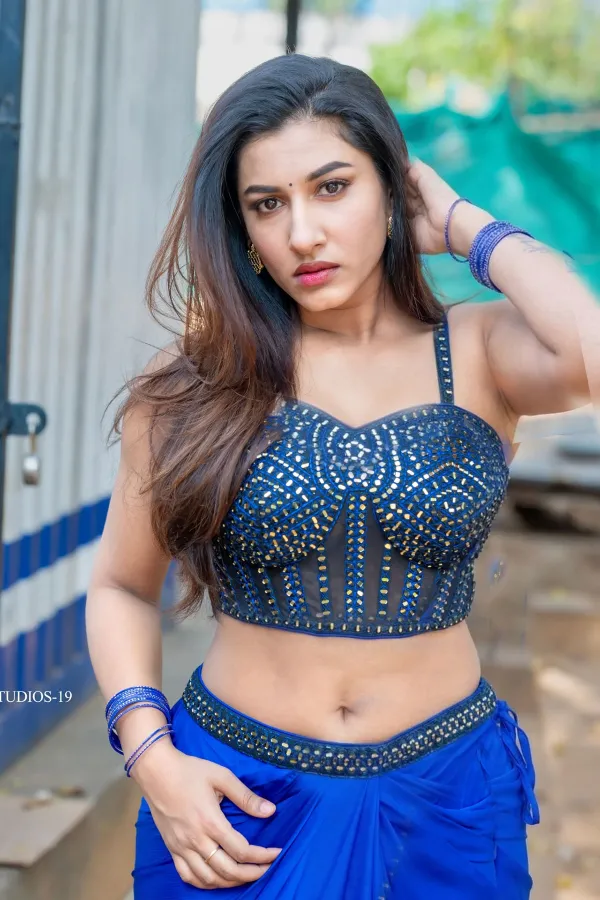 Vishnu Priya Bhimeneni hot navel stills in Royal Blue Satin Saree