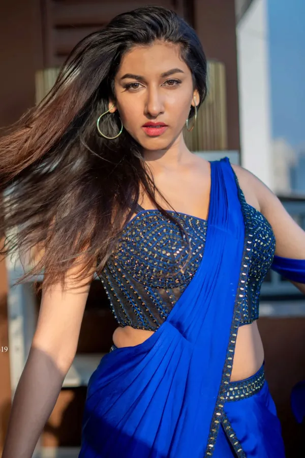 Vishnu Priya Bhimeneni Fierce Beauty Look in Blue Satin Saree