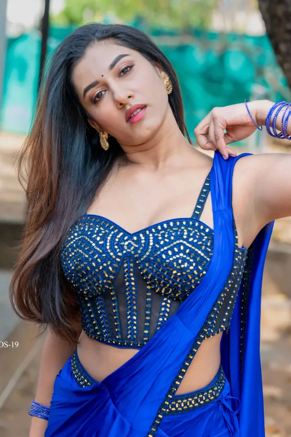 Vishnu Priya Bhimeneni Stuns in Royal Blue Saree & Corset Blouse