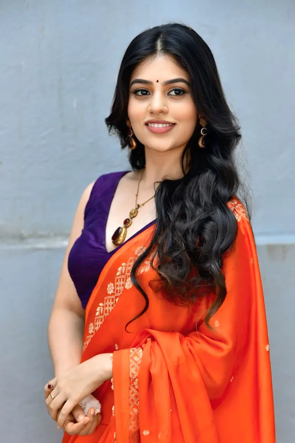 Viral Photos: Bandhavi Sridhar Orange & Purple Saree Fashion