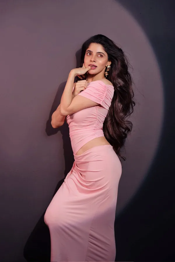 South Indian Actress Divyabharathi Mesmerizes in Pink Ruched Dress