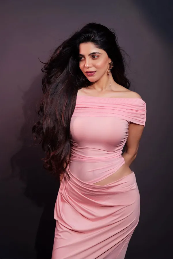 Divyabharathi Sets Fashion Goals with Pink Co-ord & Gold Choker