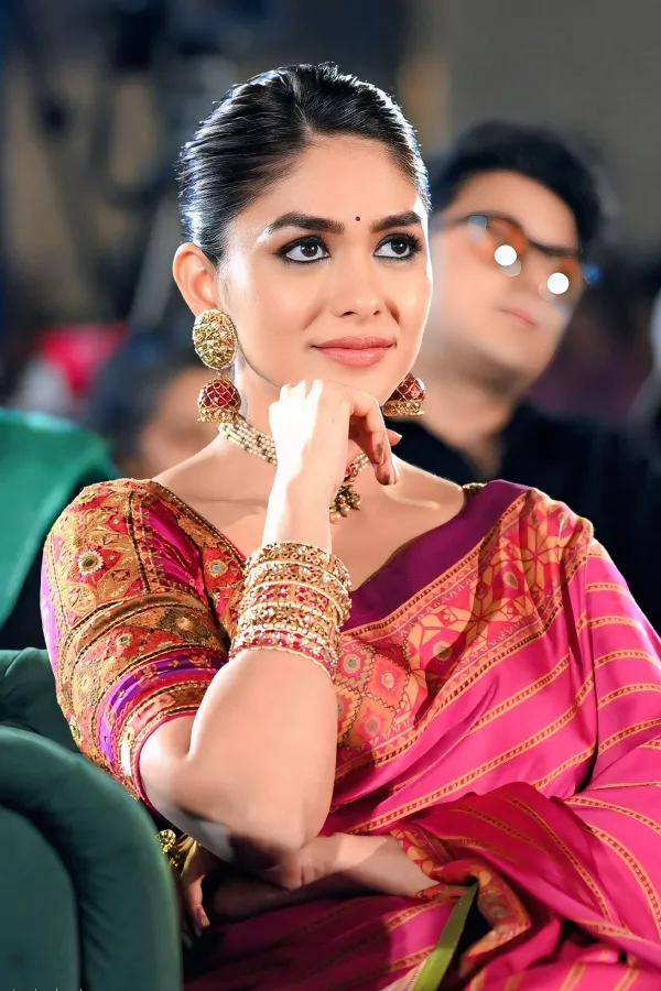 Mrunal Thakur in Heirloom Silk Saree Look Sets Internet Ablaze