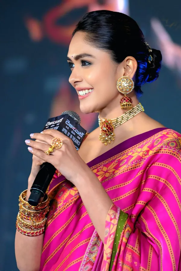 Get the Look: Mrunal Thakur Traditional Gold Zari Silk Saree