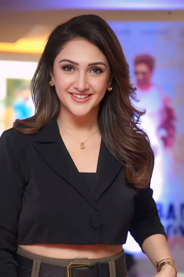 Sridevi Vijayakumar Nails the Cropped Blazer Trend | Movie Stills